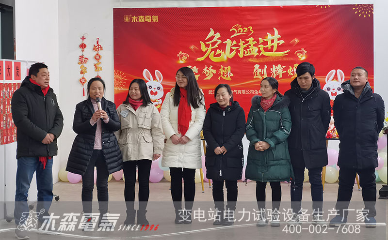 虎年喜結豐收果，兔歲欣開幸福花